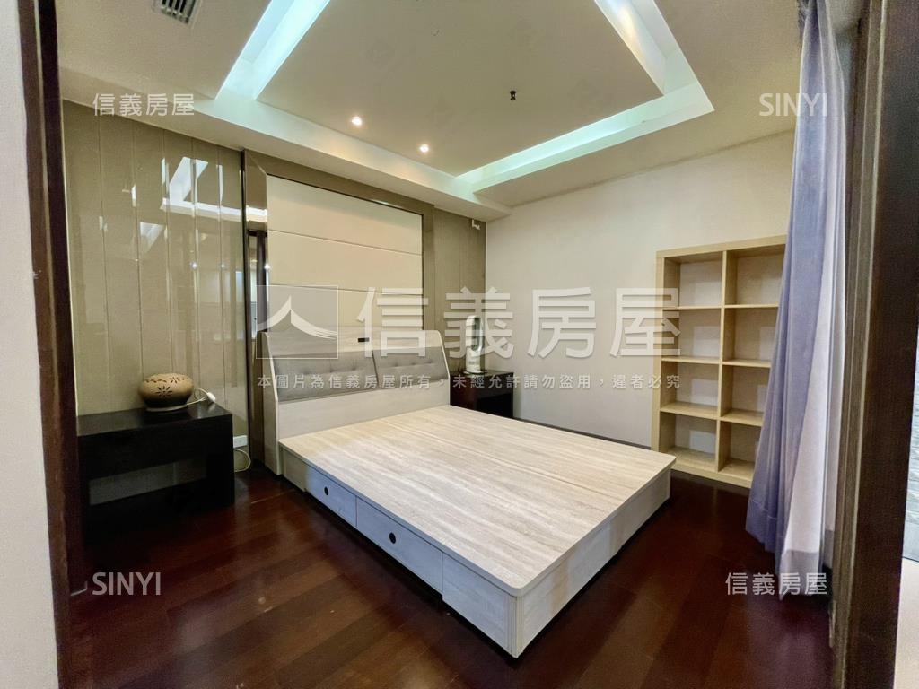 市政凱悅次頂樓配平面車位房屋室內格局與周邊環境