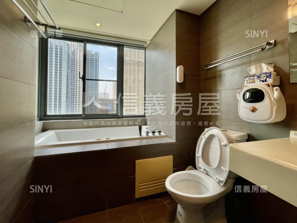 市政凱悅次頂樓配平面車位房屋室內格局與周邊環境