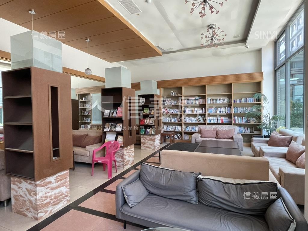 市政凱悅次頂樓配平面車位房屋室內格局與周邊環境