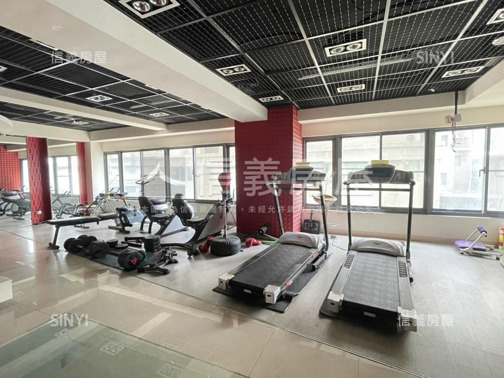 市政凱悅次頂樓配平面車位房屋室內格局與周邊環境