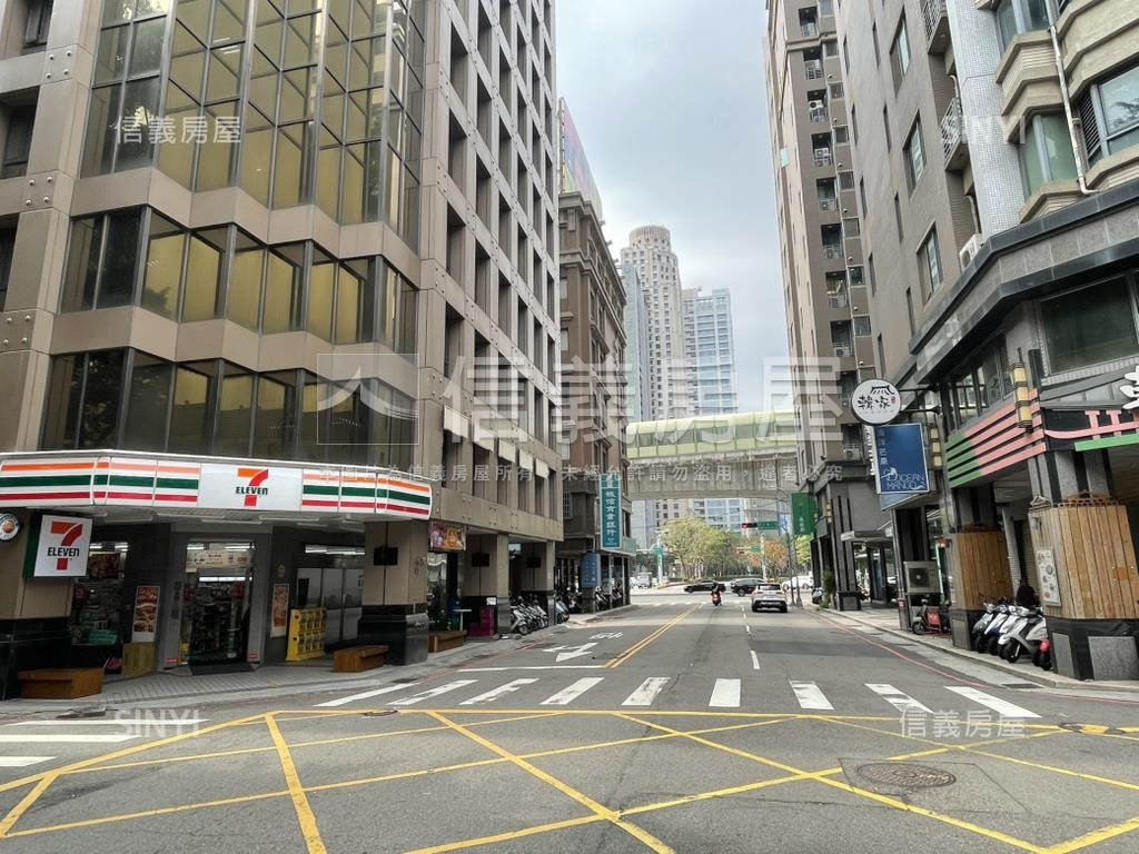 市政凱悅次頂樓配平面車位房屋室內格局與周邊環境