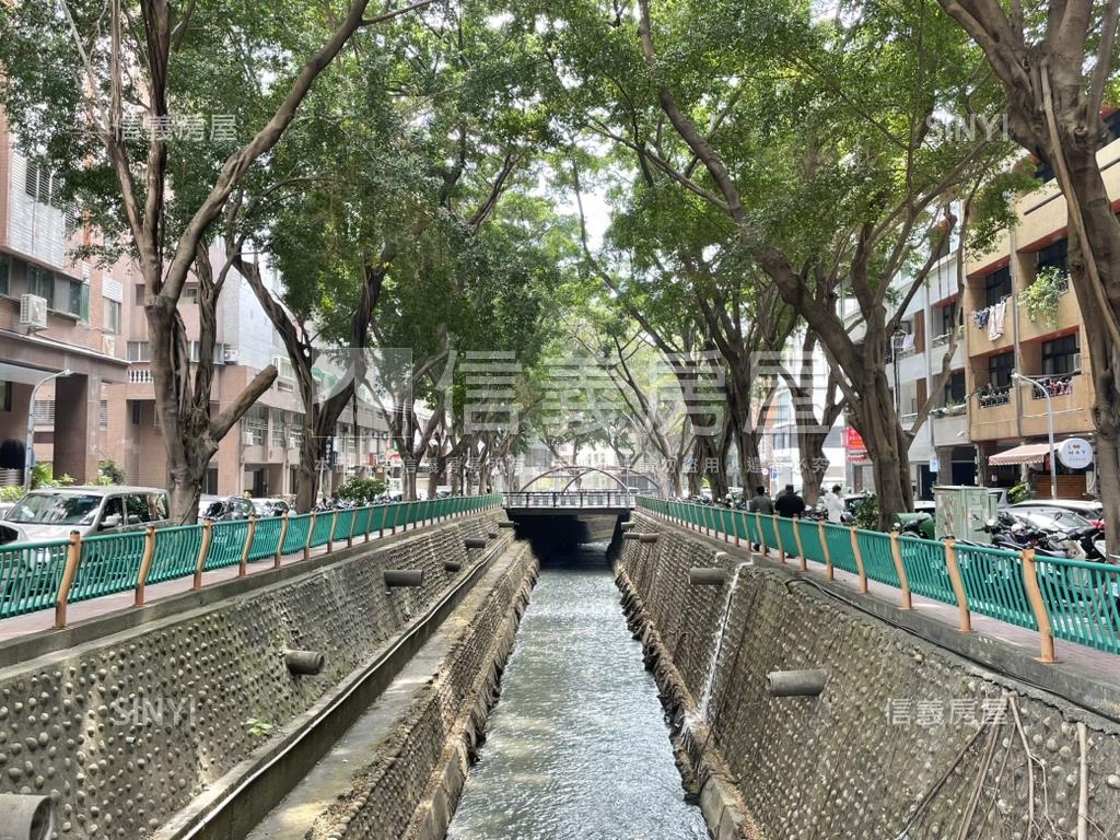 市政凱悅次頂樓配平面車位房屋室內格局與周邊環境