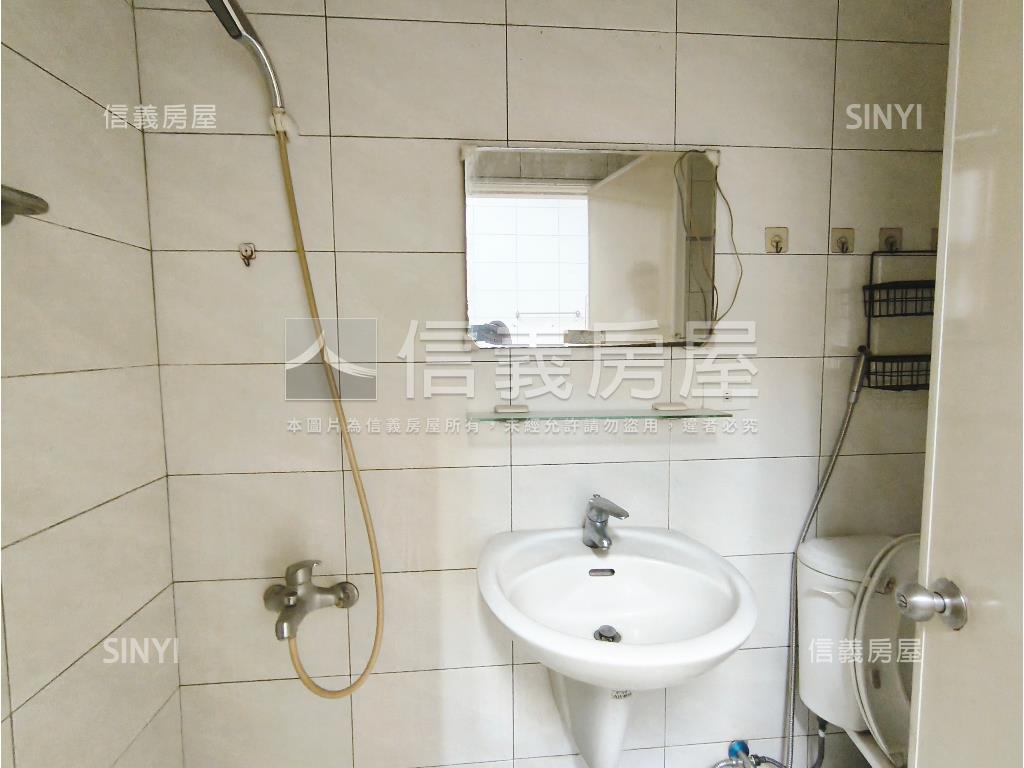 五甲商圈便利低總價透天房屋室內格局與周邊環境