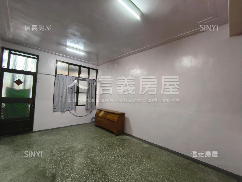 五甲商圈便利低總價透天房屋室內格局與周邊環境