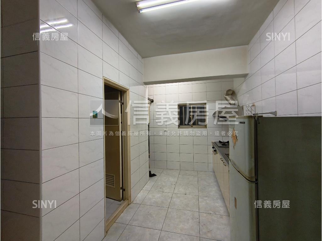 五甲商圈便利低總價透天房屋室內格局與周邊環境