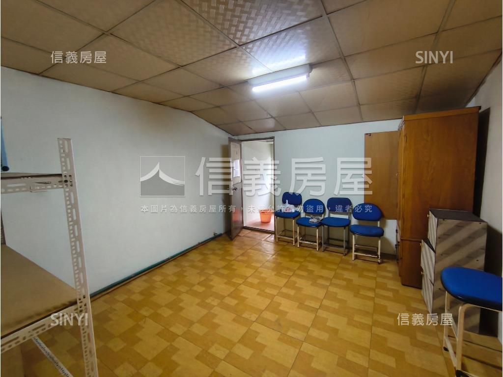 五甲商圈便利低總價透天房屋室內格局與周邊環境