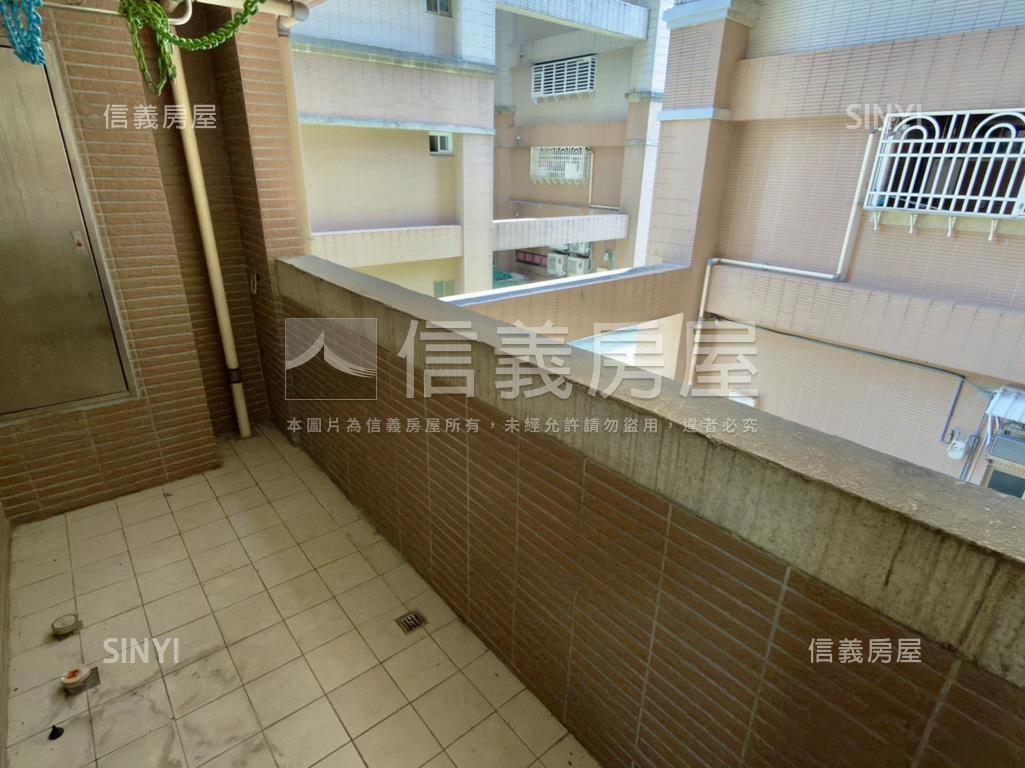 崇仁花園四房車位樹梢美景房屋室內格局與周邊環境