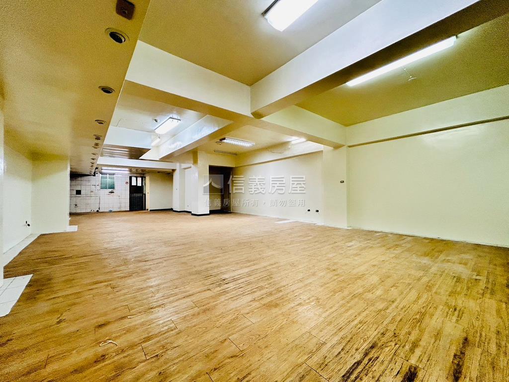蘆洲集賢路電梯二樓房屋室內格局與周邊環境