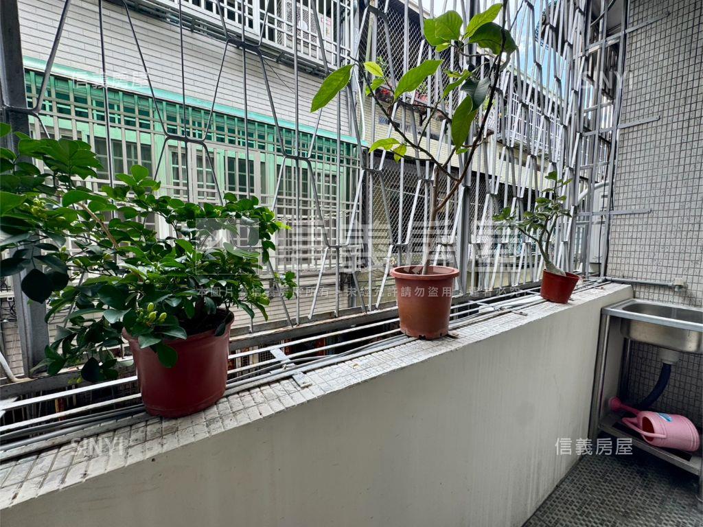 前後臨路好停車美透天房屋室內格局與周邊環境