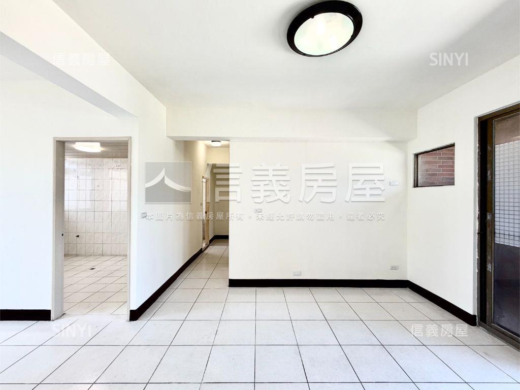 近巨城低總價電梯採光三房房屋室內格局與周邊環境