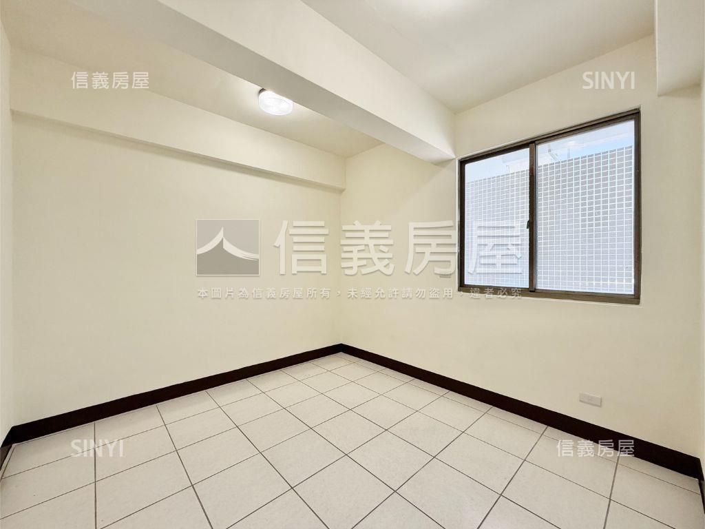 近巨城低總價電梯採光三房房屋室內格局與周邊環境