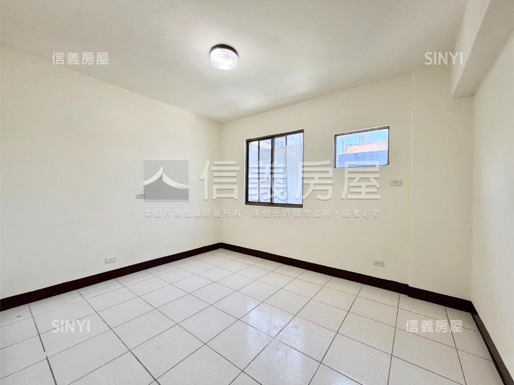 近巨城低總價電梯採光三房房屋室內格局與周邊環境