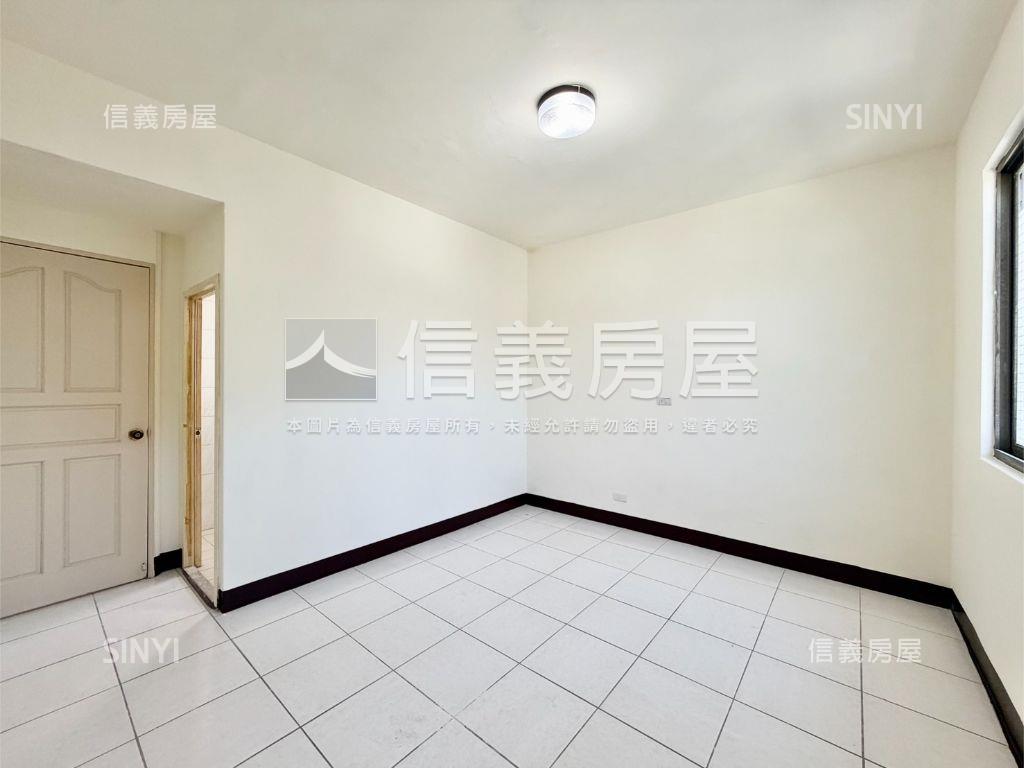 近巨城低總價電梯採光三房房屋室內格局與周邊環境