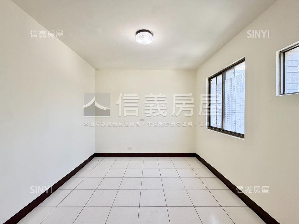 近巨城低總價電梯採光三房房屋室內格局與周邊環境