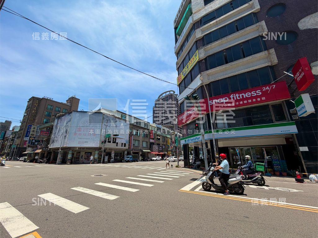 近巨城低總價電梯採光三房房屋室內格局與周邊環境