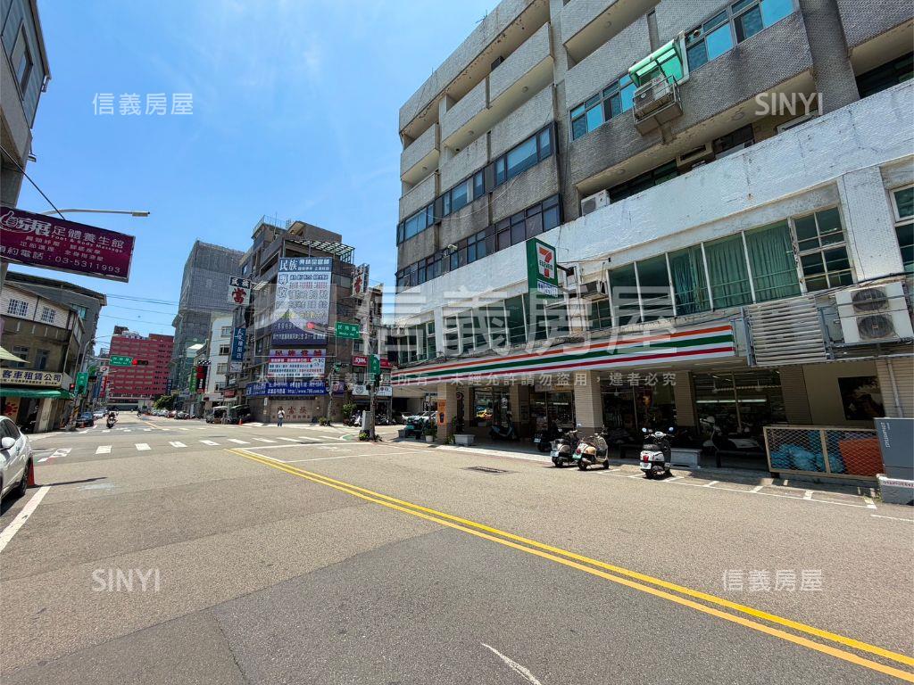 近巨城低總價電梯採光三房房屋室內格局與周邊環境
