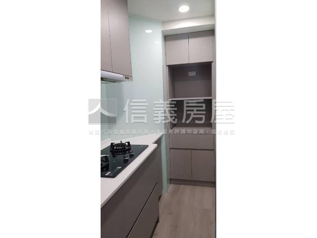 樹梢面公園裝潢美兩房房屋室內格局與周邊環境