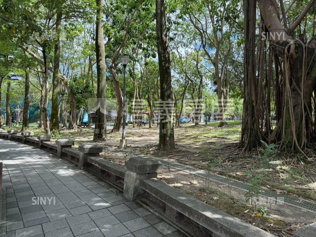 樹梢面公園裝潢美兩房房屋室內格局與周邊環境