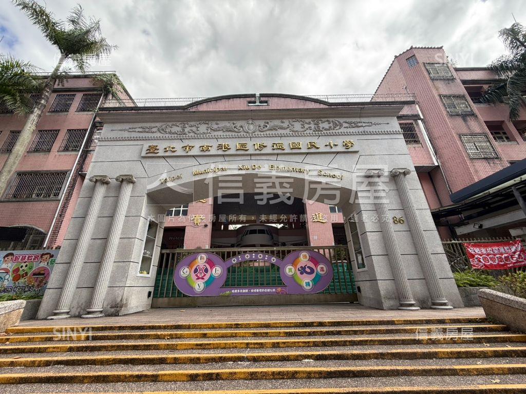 樹梢面公園裝潢美兩房房屋室內格局與周邊環境