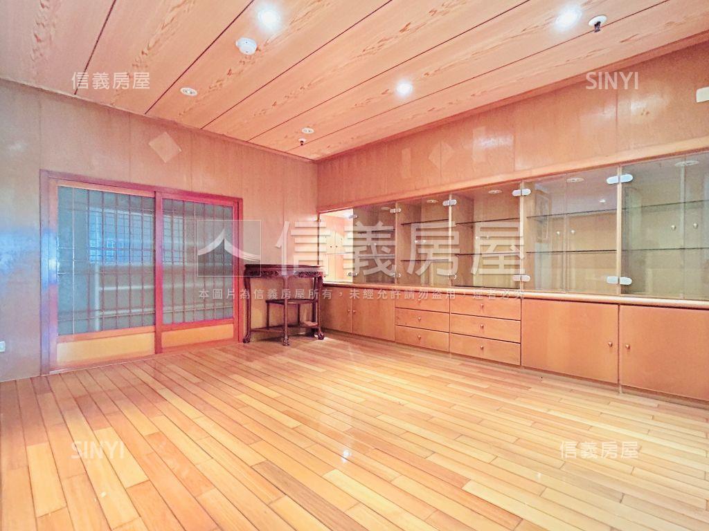 藝文中高樓河岸景觀宅房屋室內格局與周邊環境