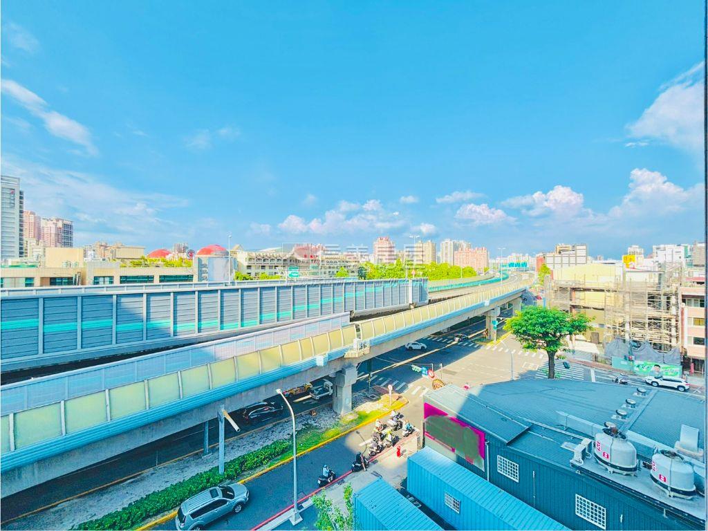 近左營三鐵共構採光美宅房屋室內格局與周邊環境