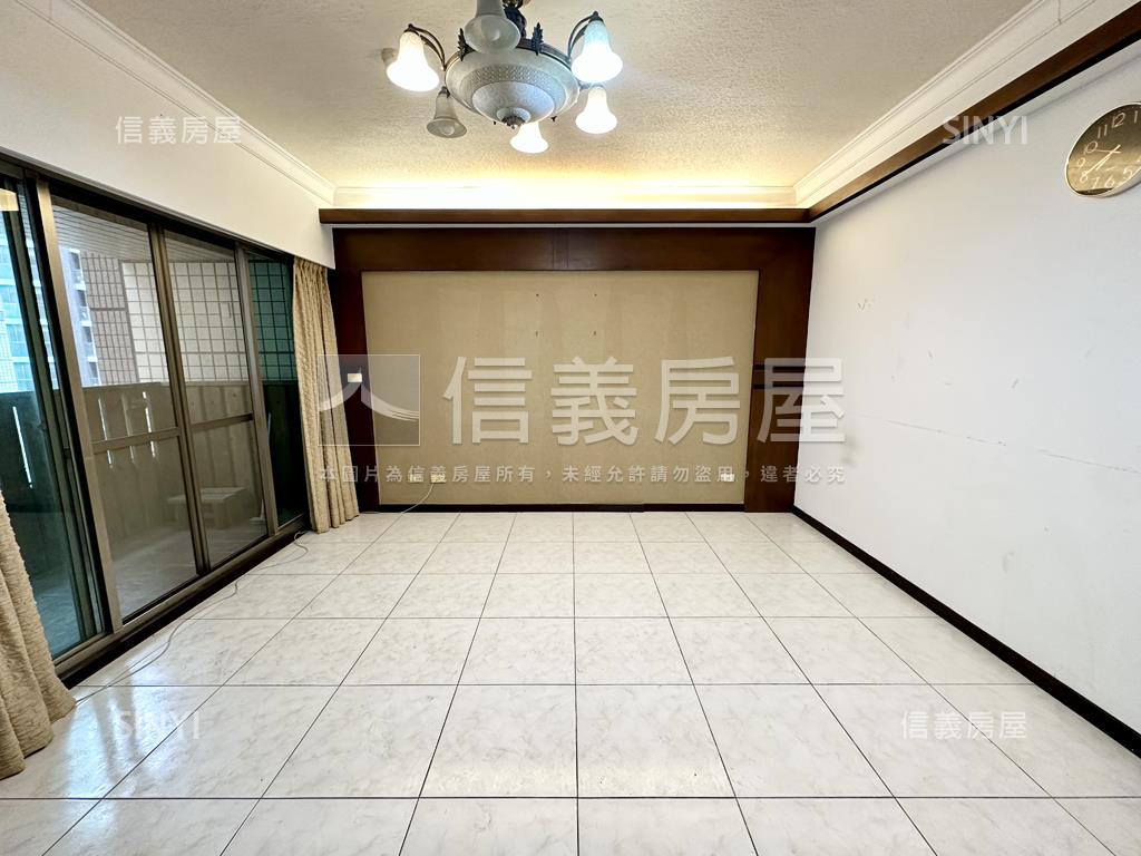 近巨蛋３房２室平面車位房屋室內格局與周邊環境