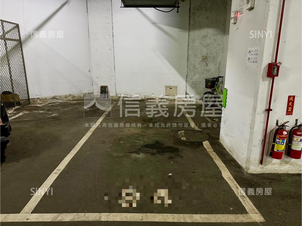 近巨蛋３房２室平面車位房屋室內格局與周邊環境