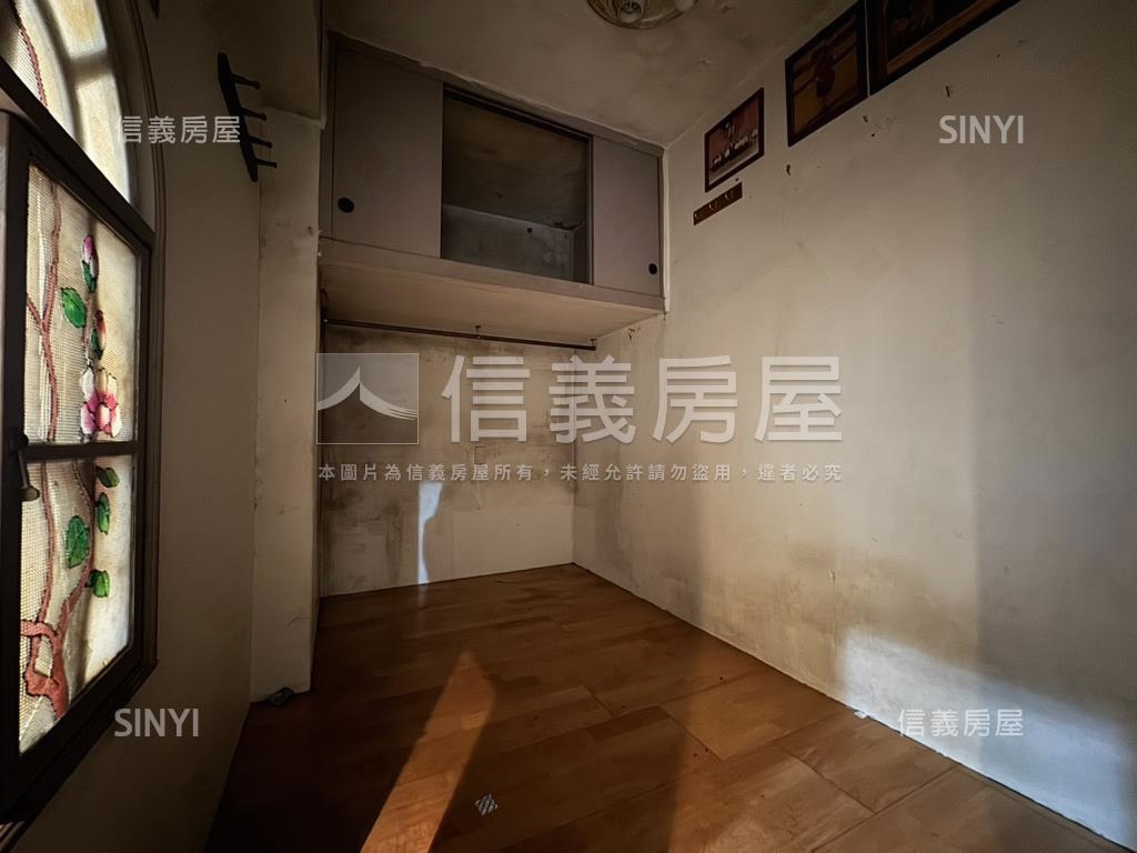 近萬大線連城路３樓房屋室內格局與周邊環境