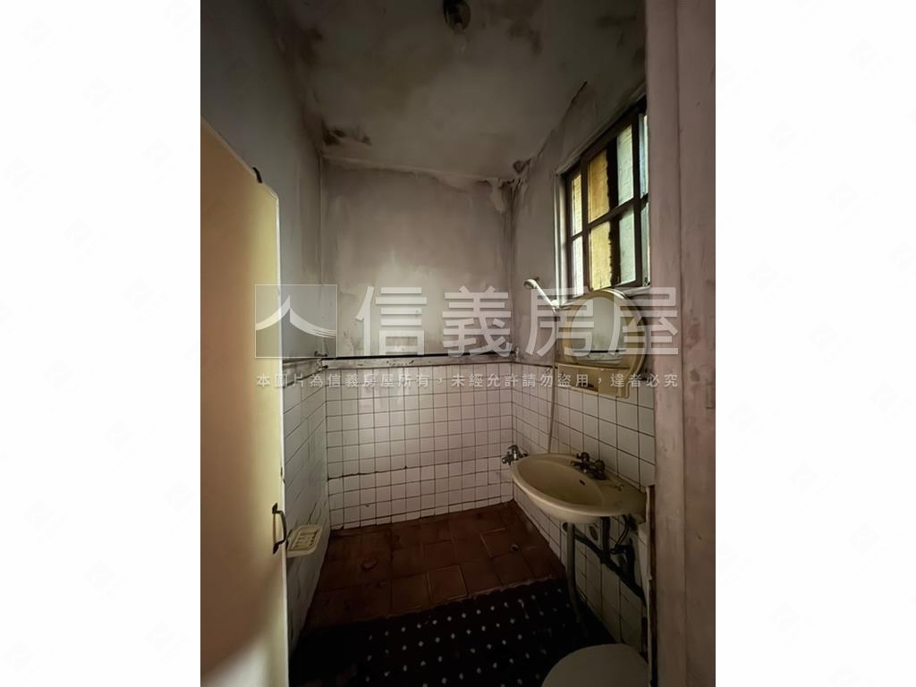 近萬大線連城路３樓房屋室內格局與周邊環境