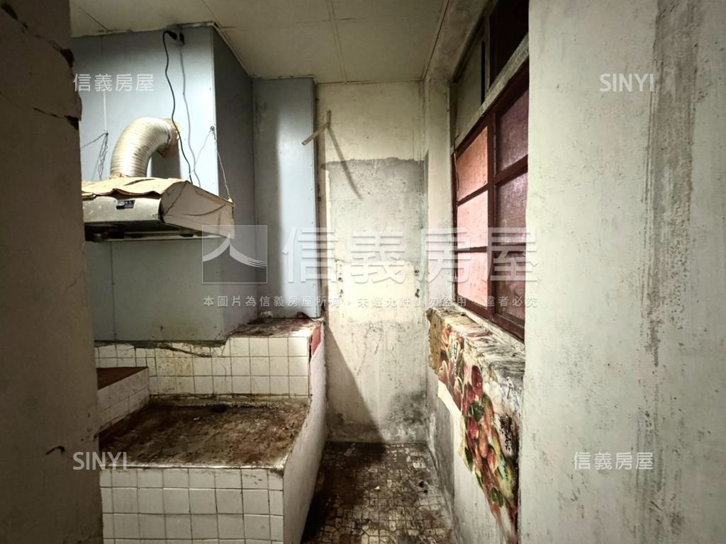 近萬大線連城路３樓房屋室內格局與周邊環境