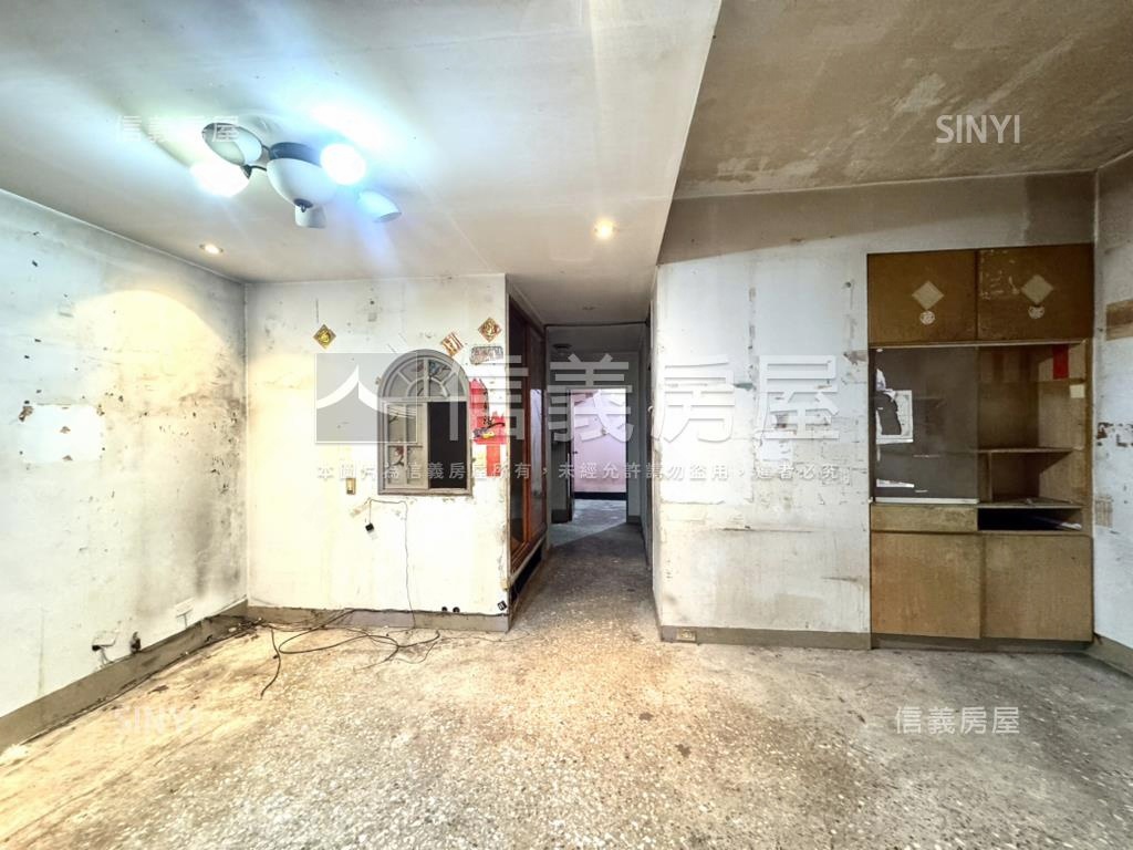 近萬大線連城路３樓房屋室內格局與周邊環境