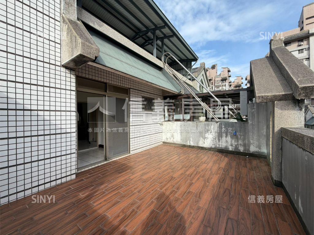 煙波儷舍社區型車庫透天房屋室內格局與周邊環境