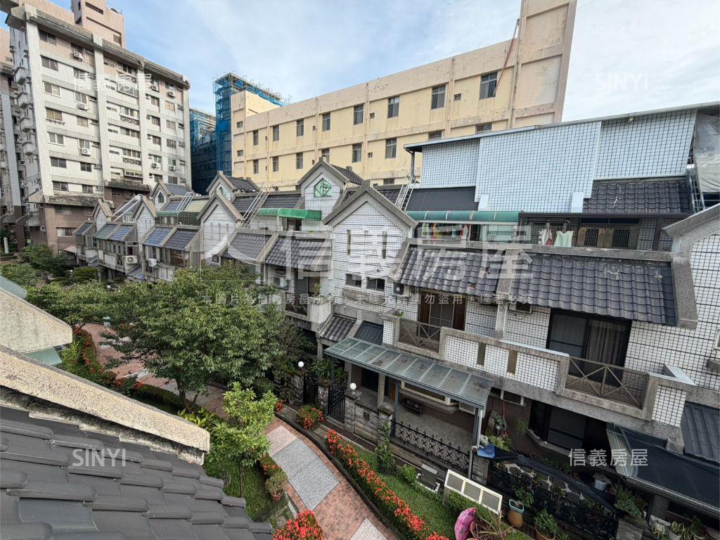 煙波儷舍社區型車庫透天房屋室內格局與周邊環境