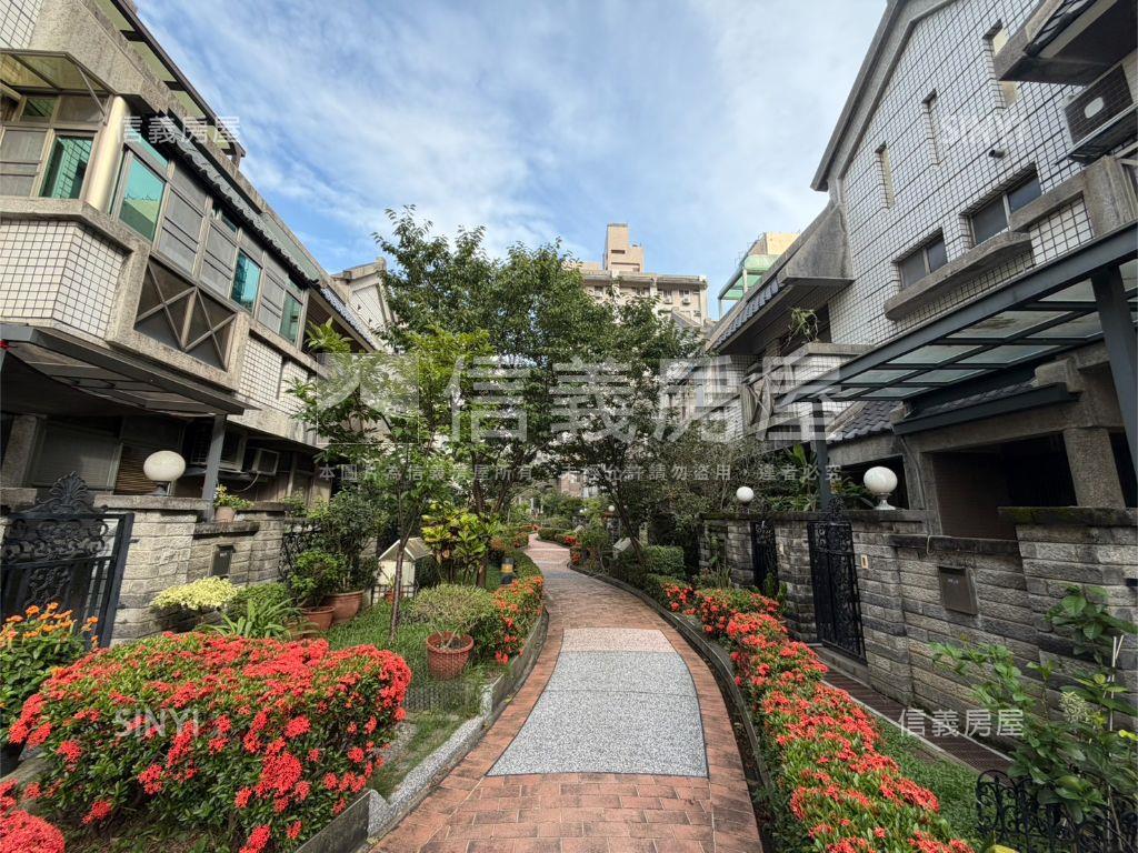 煙波儷舍社區型車庫透天房屋室內格局與周邊環境