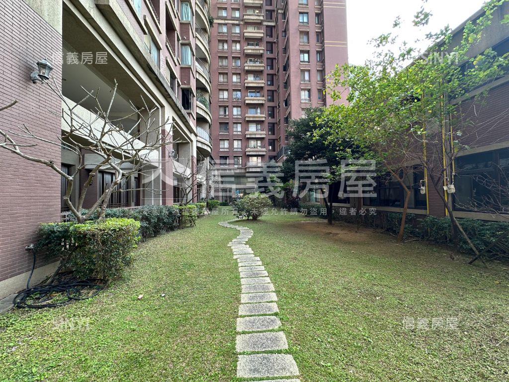 專任挪威森林景觀大四房房屋室內格局與周邊環境