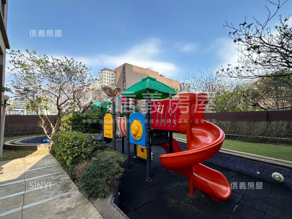 專任挪威森林景觀大四房房屋室內格局與周邊環境