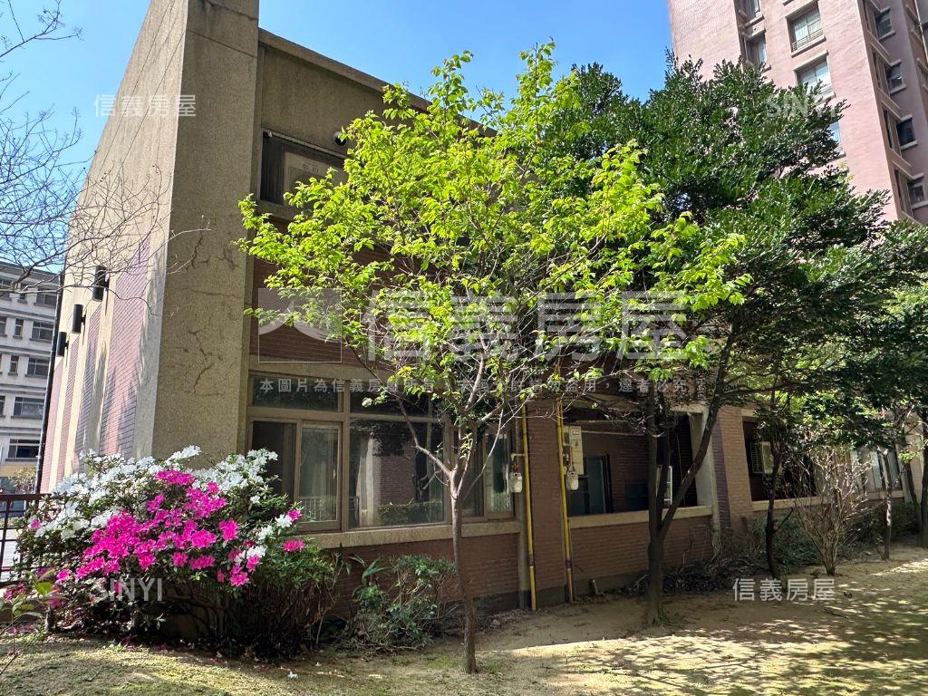 專任挪威森林景觀大四房房屋室內格局與周邊環境