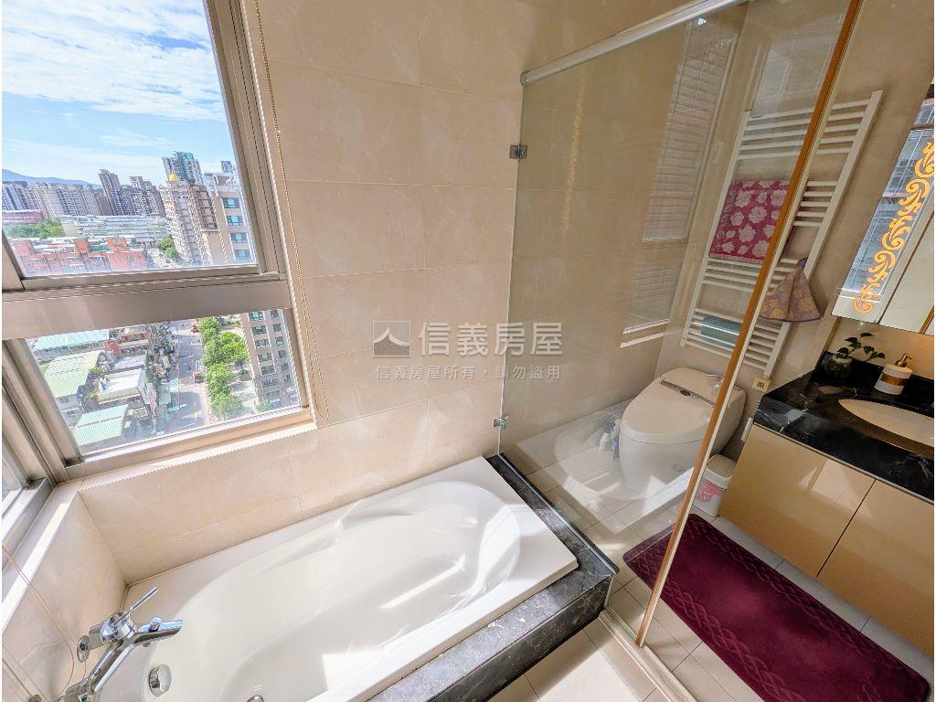 馥麗高樓層三房車位房屋室內格局與周邊環境