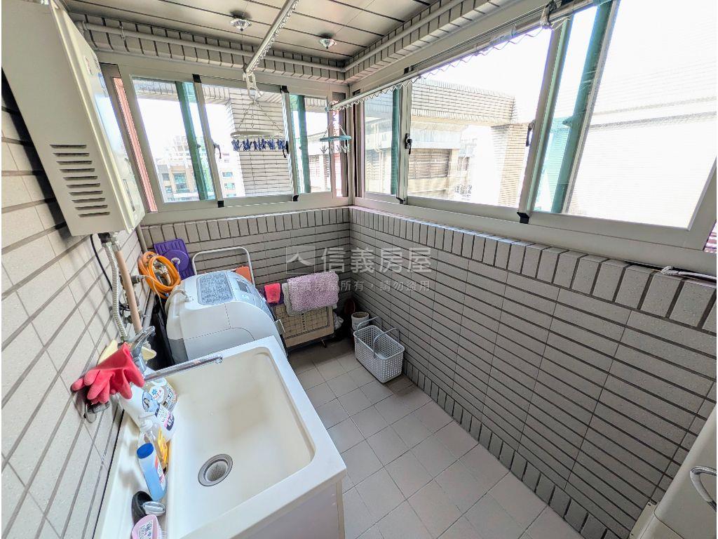 馥麗高樓層三房車位房屋室內格局與周邊環境