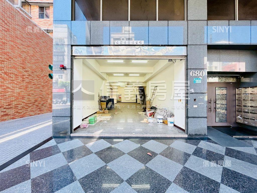 長榮路挑高金店面Ⅲ房屋室內格局與周邊環境