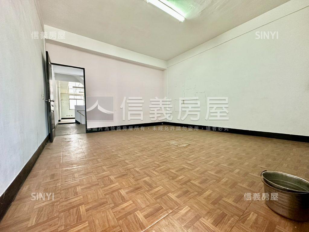 正忠明路上商用透天店面房屋室內格局與周邊環境