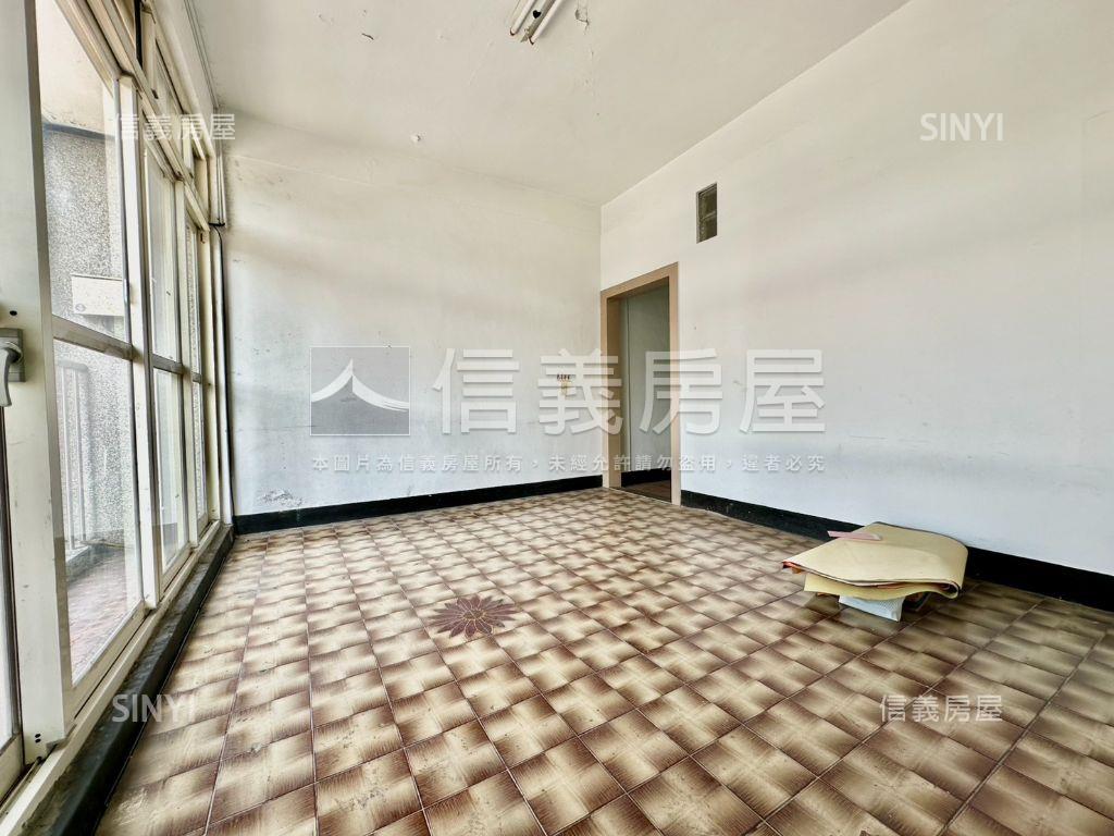 正忠明路上商用透天店面房屋室內格局與周邊環境