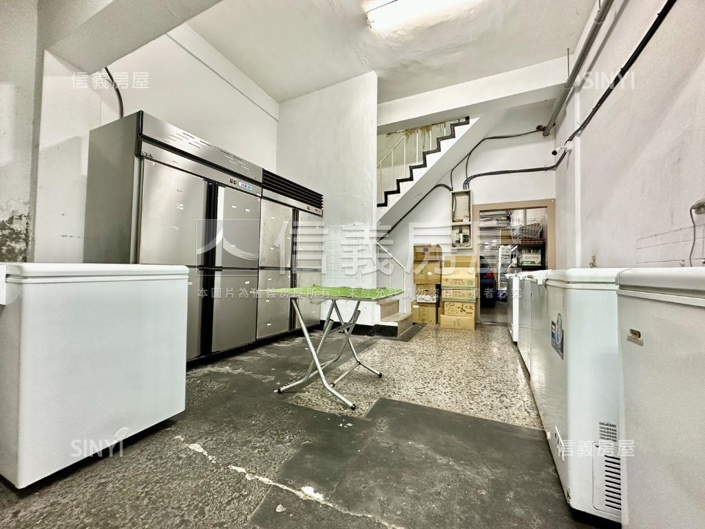 正忠明路上商用透天店面房屋室內格局與周邊環境