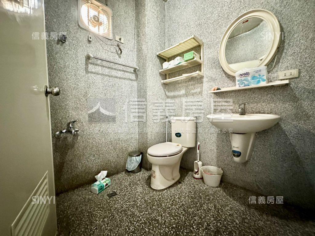 正忠明路上商用透天店面房屋室內格局與周邊環境