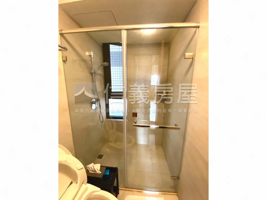 專任輕屋齡藝家人二房平車房屋室內格局與周邊環境