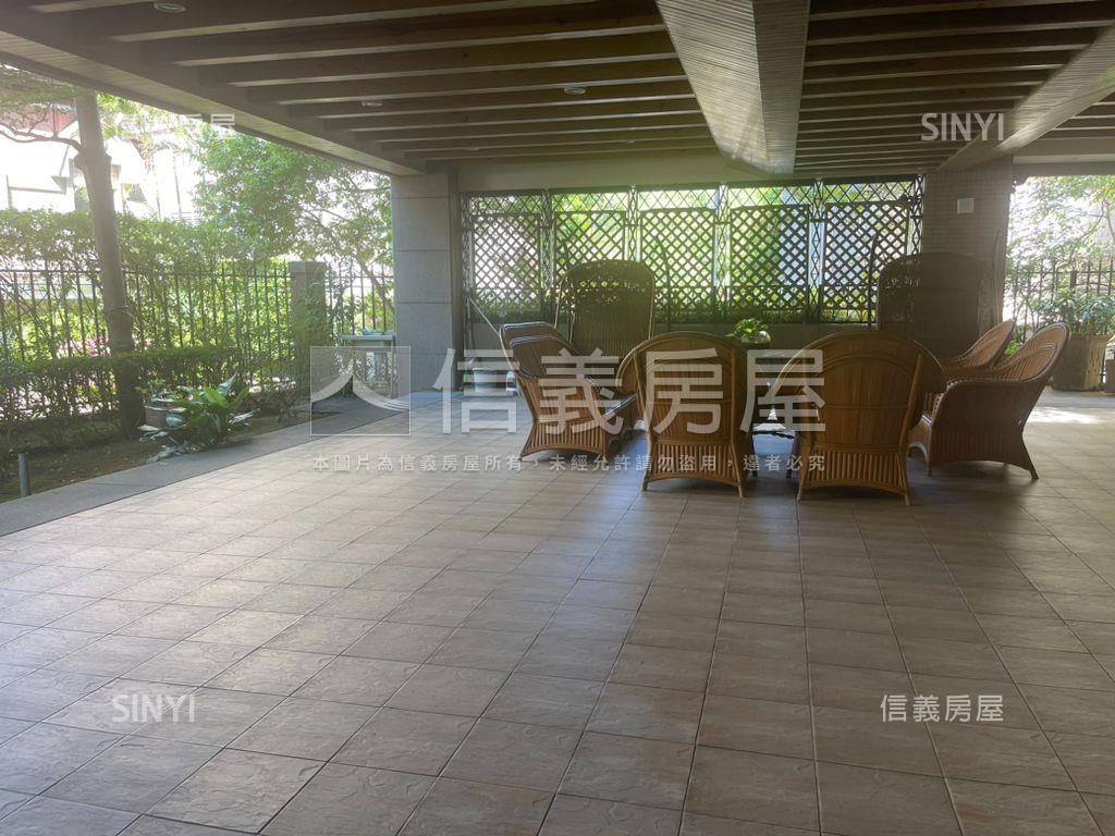 專任昇陽麗芙美宅雙車位房屋室內格局與周邊環境