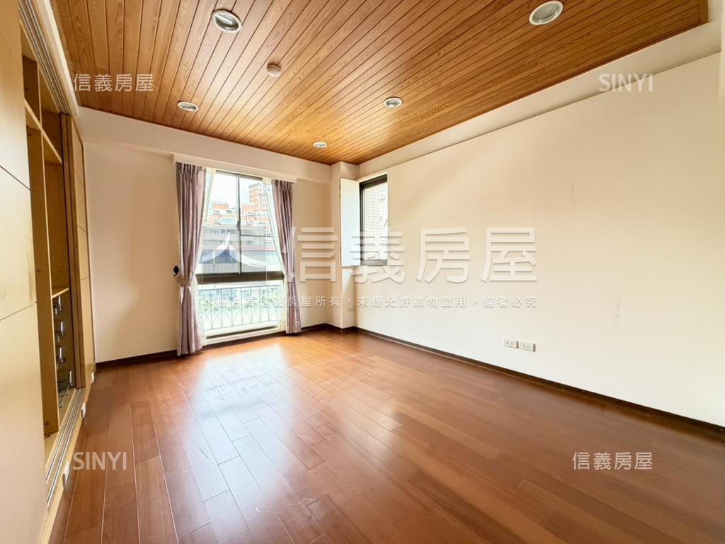 專任昇陽麗芙美宅雙車位房屋室內格局與周邊環境
