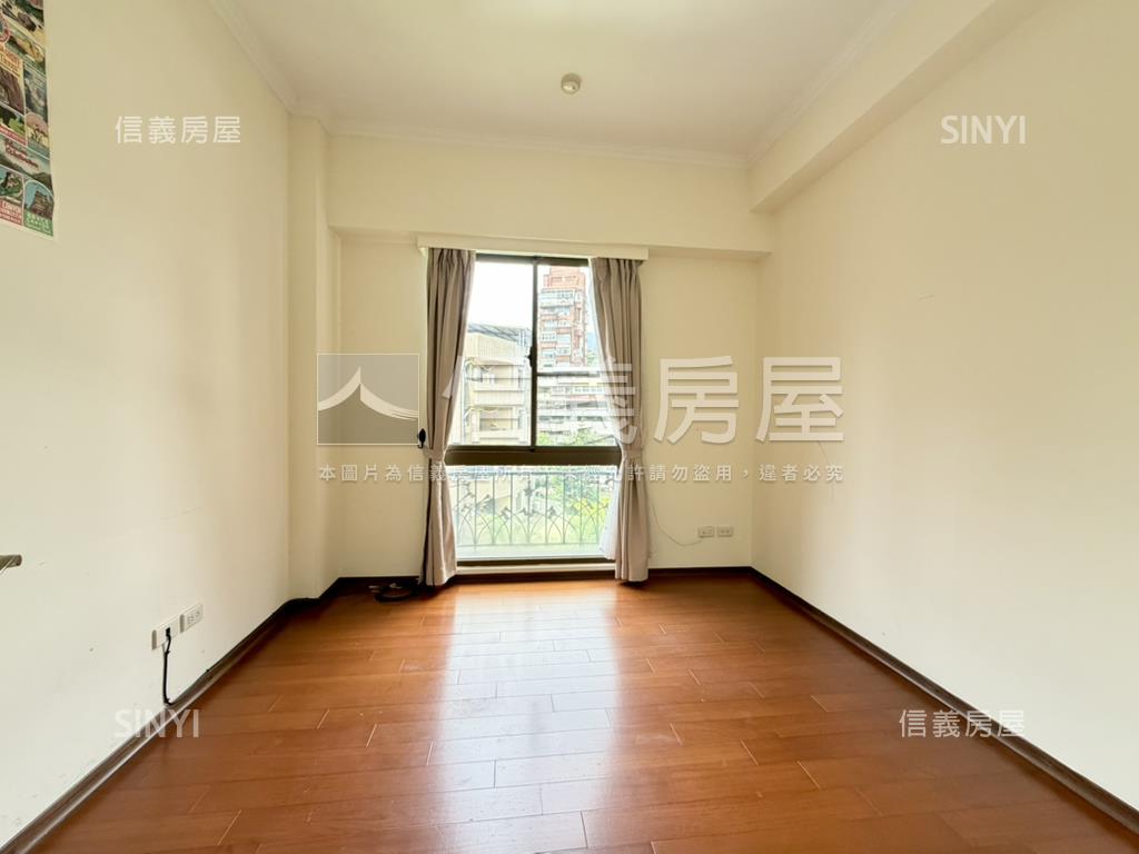 專任昇陽麗芙美宅雙車位房屋室內格局與周邊環境