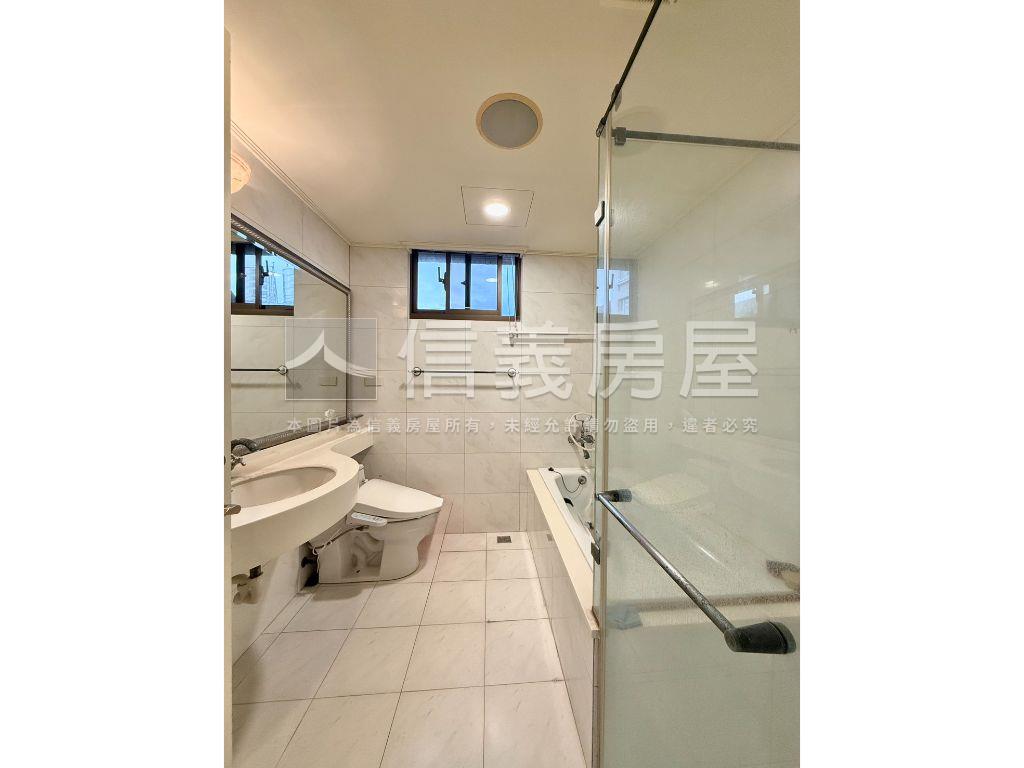 專任昇陽麗芙美宅雙車位房屋室內格局與周邊環境