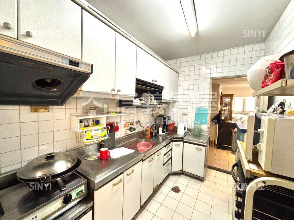 仁愛新村！美美三房房屋室內格局與周邊環境